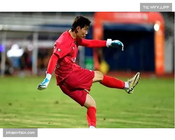 闫炳良手抛球直接传对手 津门虎门将出击判断失误